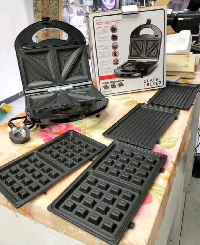 ماكينة صنع السندوتشات والوافل والشواء 3 في 1 من بلاك آند ديكر. - الصورة 2