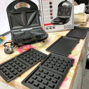 ماكينة صنع السندوتشات والوافل والشواء 3 في 1 من بلاك آند ديكر.